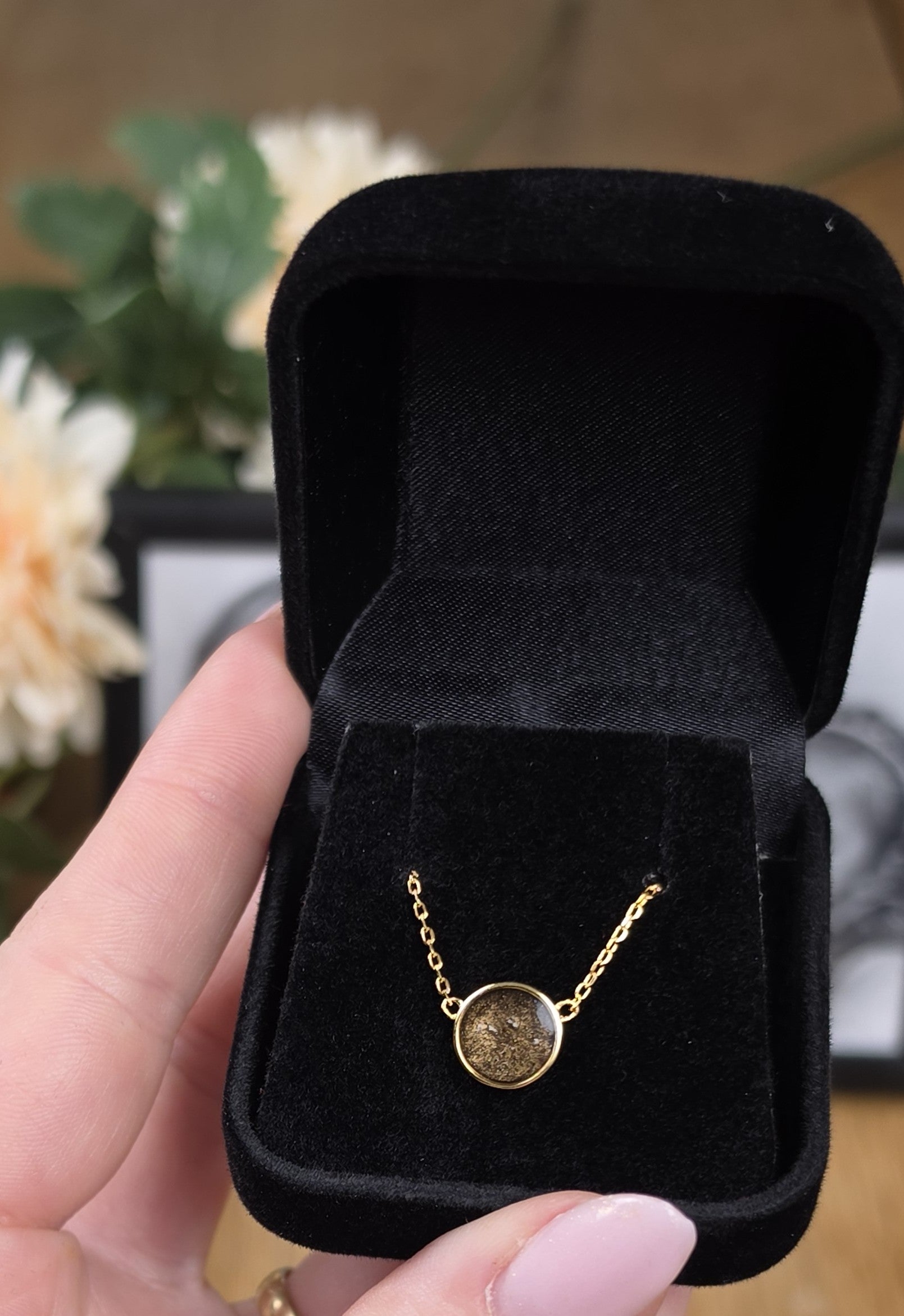 Smykke med aske – et minde du kan bære tæt på dig